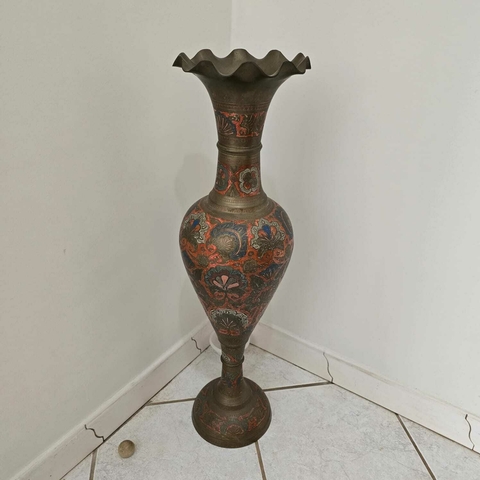 Lindo vaso indiano em bronze todo trabalhado