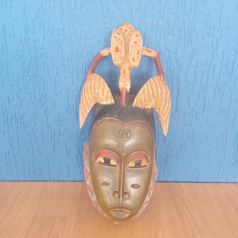 Grande e imponejte Máscara Original Africana talhada na Madeira