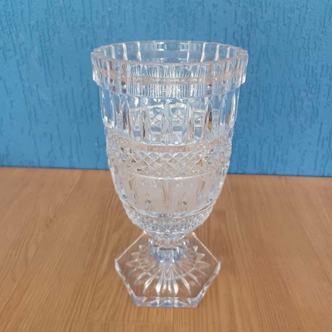 Lindíssimo vaso em Cristal ricamente Lapidado
