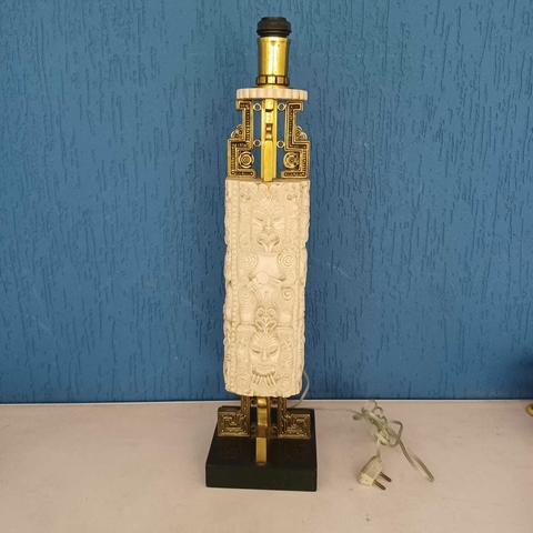 Magnífico abajur, em metal, marfinite e granito