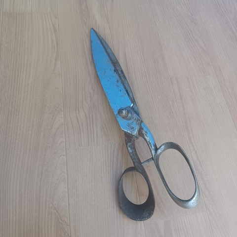 Grande tesoura Francesa de Alfaiataria.