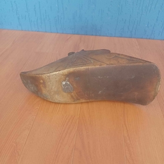 Grande sapata em bronze pesado - Kombina Antiguidades – Tesouros Raros e Peças de Colecionador