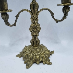 Candelabro de três velas em bronze na internet