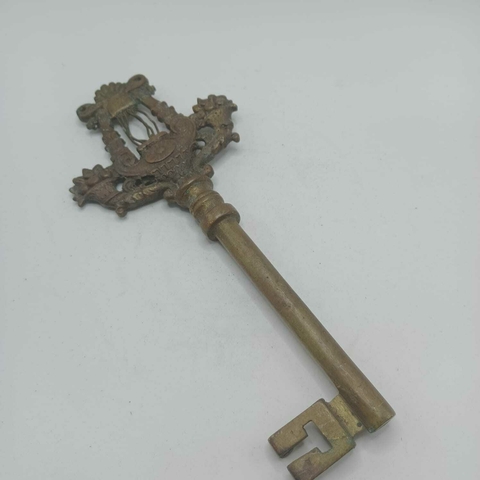 Grande e Rara chave de bronze ricamente trabalhada