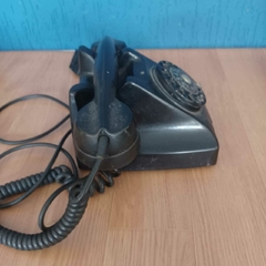 Antigo telefone em Baquelete na internet