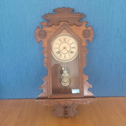 Centenário relógio de parede Ansônia, caixa de madeira, com mais de 100 anos