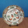 Prato em porcelana com desenho oriental