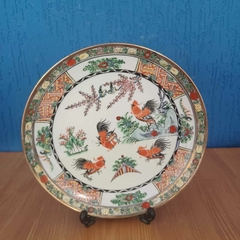 Prato em porcelana com desenho oriental