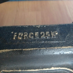 Balança antiga de dois pratos em ferro fundido da marca CONTEVILLE - loja online