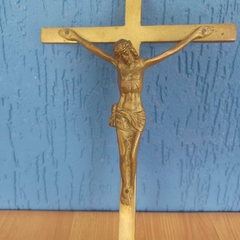 Antigo crucifixo em bronze maciço na internet