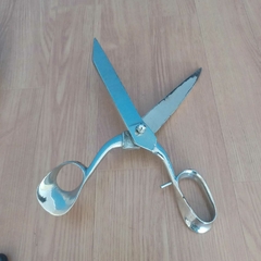 Enorme tesoura de ferro banho prateado