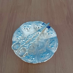 Conjunto decorativo em metal prateado com acabamento em alto-relevo motivo parras de uva