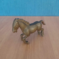 Escultura antiga de cavalo em bronze maciço