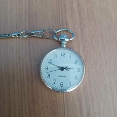 Relógio de bolso à pilha, não testado, acompanha corrente na internet