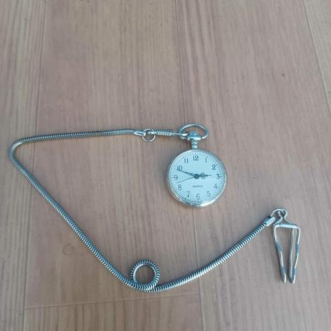 Relógio de bolso à pilha, não testado, acompanha corrente