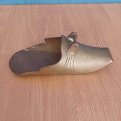 Sapata em bronze bem pesada - Kombina Antiguidades – Tesouros Raros e Peças de Colecionador