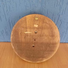 Escultura em metal aparentemente cobre sobre base de madeira - comprar online