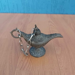 Miniatura decorativa da lâmpada mágica de Aladim na internet