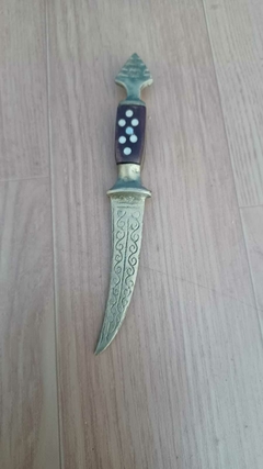 Adaga decorativa em bronze maciço com lâmina entalhada