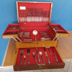 Faqueiro antigo Radio Inox em estojo de madeira com forro vermelho