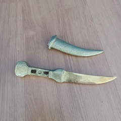 Pequeno punhal decorativo em bronze maciço com bainha na internet