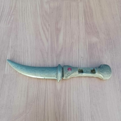 Pequeno punhal decorativo em bronze maciço com bainha