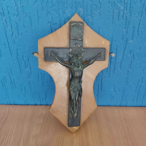 Crucifixo antigo de parede