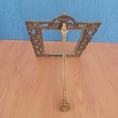 Porta-retrato antigo com moldura em bronze ricamente trabalhado na internet