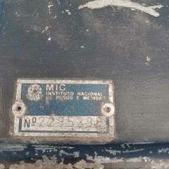 Raro taxímetro antigo da marca Argo, com estrutura metálica robusta e mostrador mecânico original. na internet