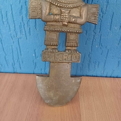 Faca cerimonial Inca em bronze com iscrição de PERU na internet