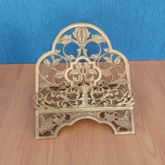 Porta Bíblia de bronze todo trabalhado na internet