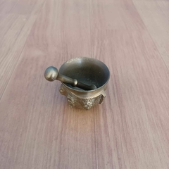 Almofariz em bronze ricamente trabalhado