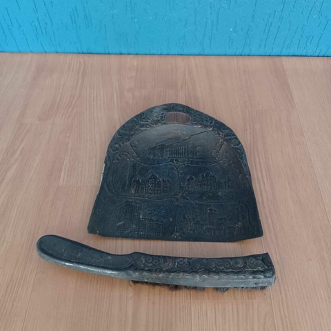 Cata Migalhas em metal com banho de prata (escurecido)