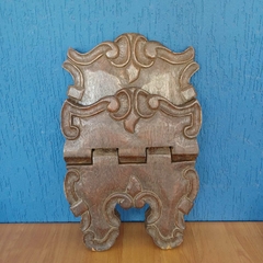 Suporte para Livros entalhado em madeira maciça com sistema de encaixe articulado, - Kombina Antiguidades – Tesouros Raros e Peças de Colecionador