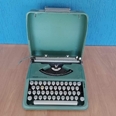 Máquina de escrever Olivetti Lettera 82