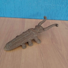 Escaravelho em ferro descalçador de sapatos
