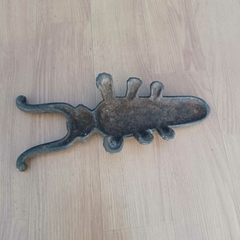 Escaravelho em ferro descalçador de sapatos na internet