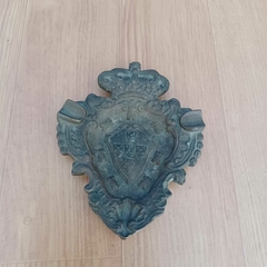 Antigo e raro cinzeiro em Bronze ricamente trabalhado com brasão de Portugal