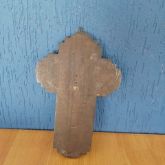 Crucifixo em metal, base de madeira, anos 50 na internet