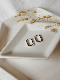 Argollitas rectangular mini plateada - comprar online