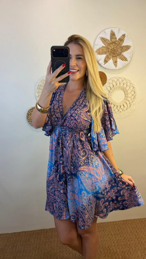 Vestido Indiano curto com mangas na internet