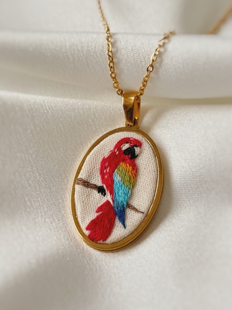 Colar Arara-Vermelha