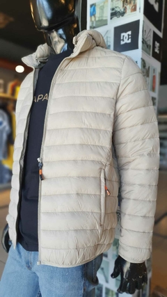 CAMPERA INFLABLE UNICLO (BEIGE) en internet