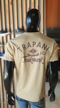 REMERA TRAPANI (TRADEMARK- BEIGE) - comprar online