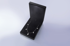 brinco em ouro 18k com diamantes
