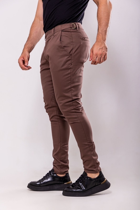 CALÇA ALFAIATARIA SLIM MARROM C / AJUSTE