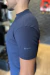 CAMISETA GOLA MEDIA EM SUEDINE AZUL - comprar online