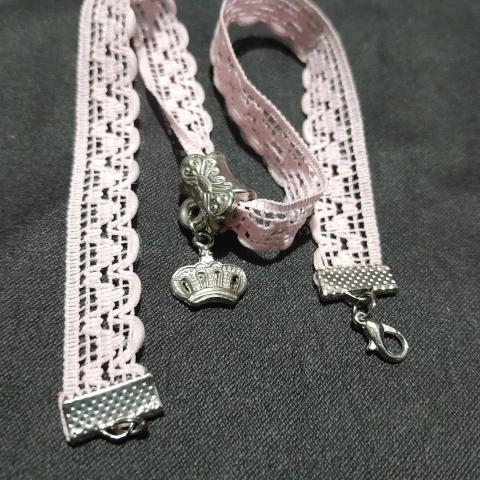 choker de tela rosa