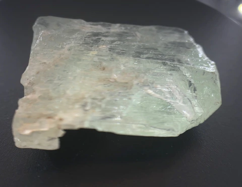 DNK83 - HIDENITA - Cascalho - T. 28x20x8.0mm