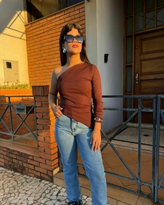 Blusa Um Ombro Canelada na internet